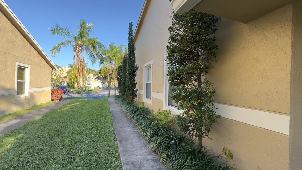 5811 Nw 57th Ave - Photo 3 of 30