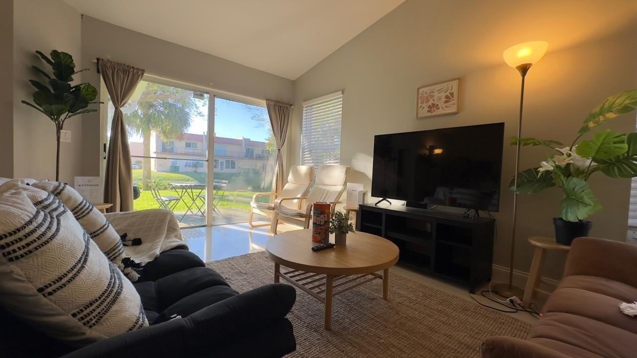5811 Nw 57th Ave - Photo 5 of 30