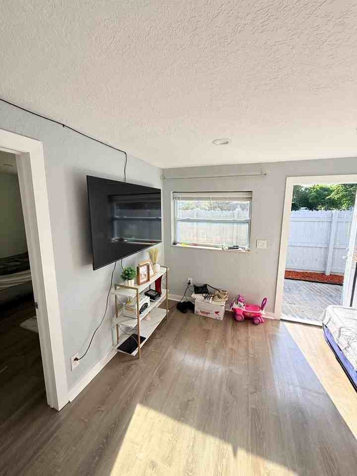2251 Nw 4th St #1-2 - Photo 6 of 15