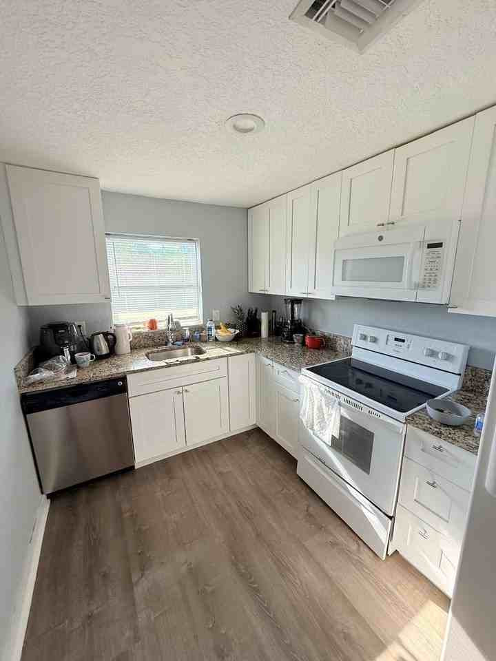 2251 Nw 4th St #1-2 - Photo 7 of 15