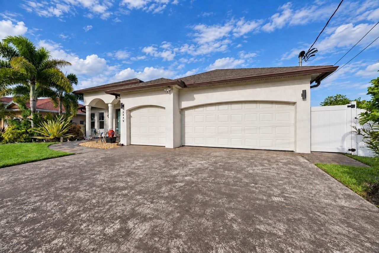 2449 Sw Gay Cir - Photo 3 of 45