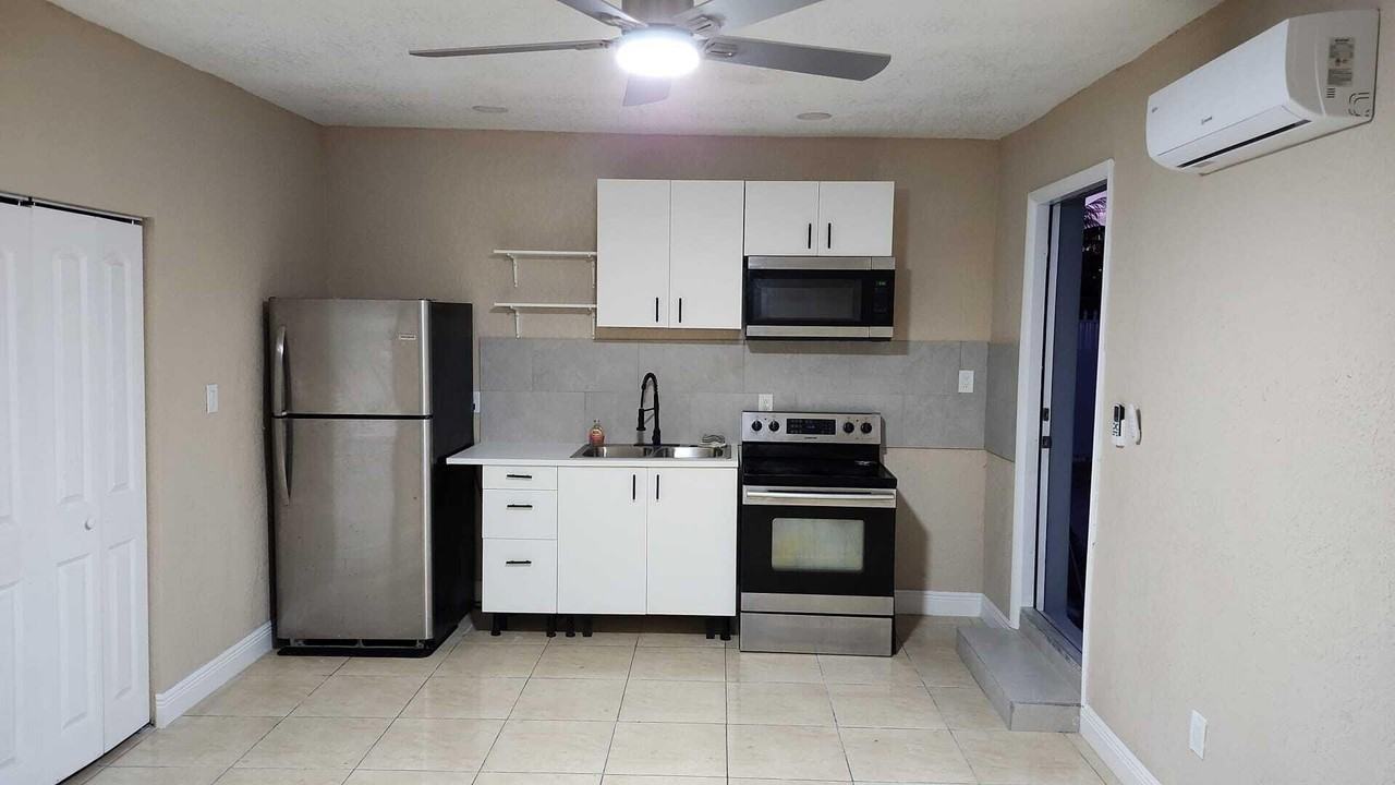18515 Nw 42nd Pl #3 - Photo 3 of 10
