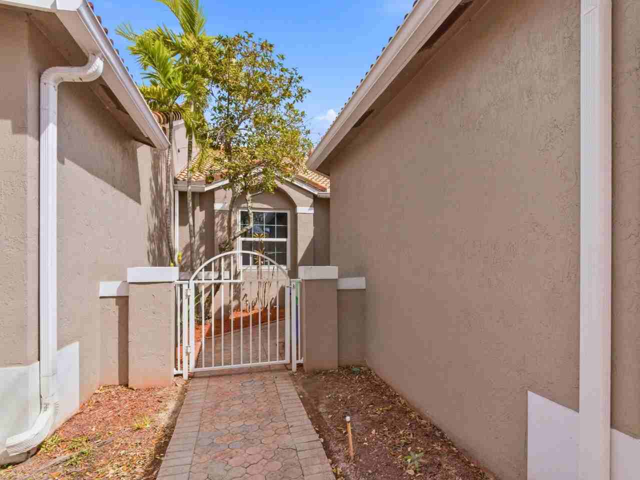 2920 E Aragon Blvd #3 - Photo 2 of 50