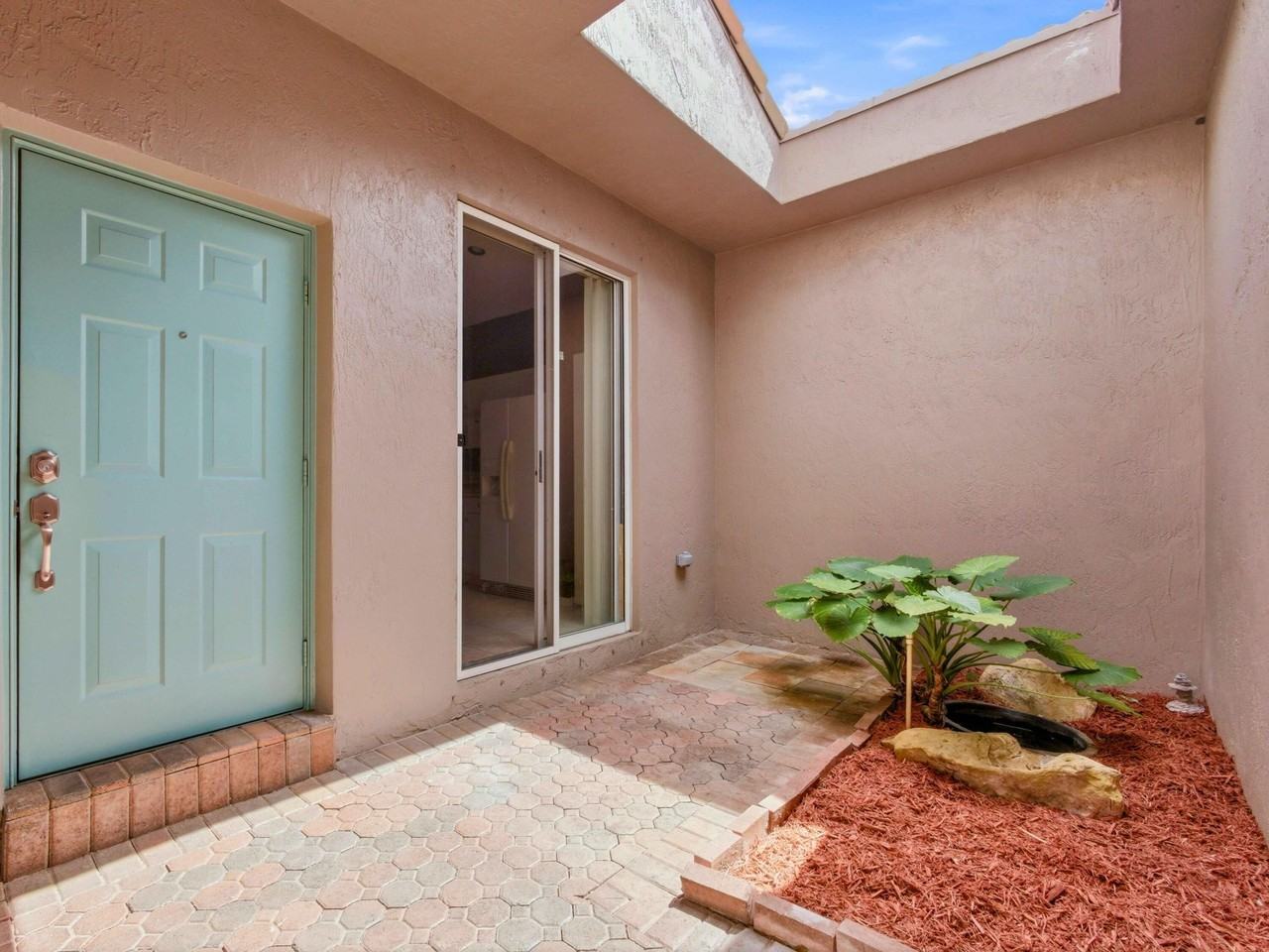 2920 E Aragon Blvd #3 - Photo 3 of 50