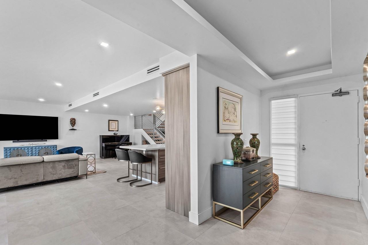 3966 N Ocean Dr #8 - Photo 4 of 50