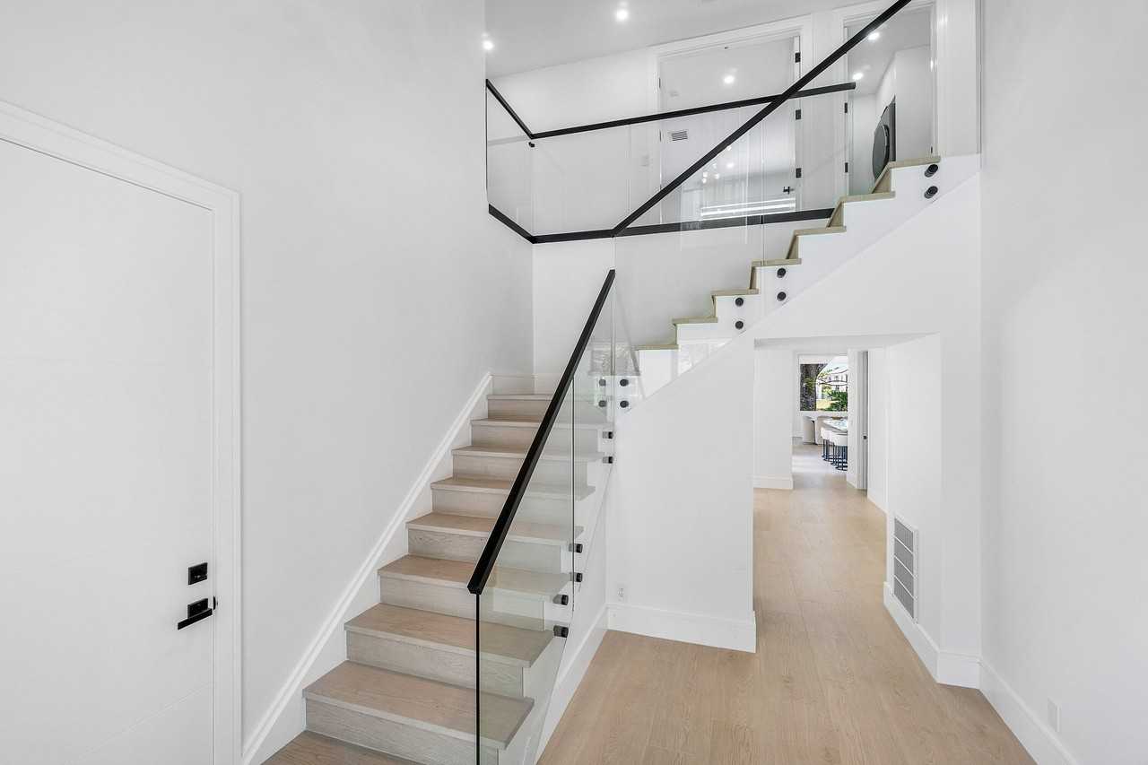 5768 Nw 39th Ave - Photo 6 of 49