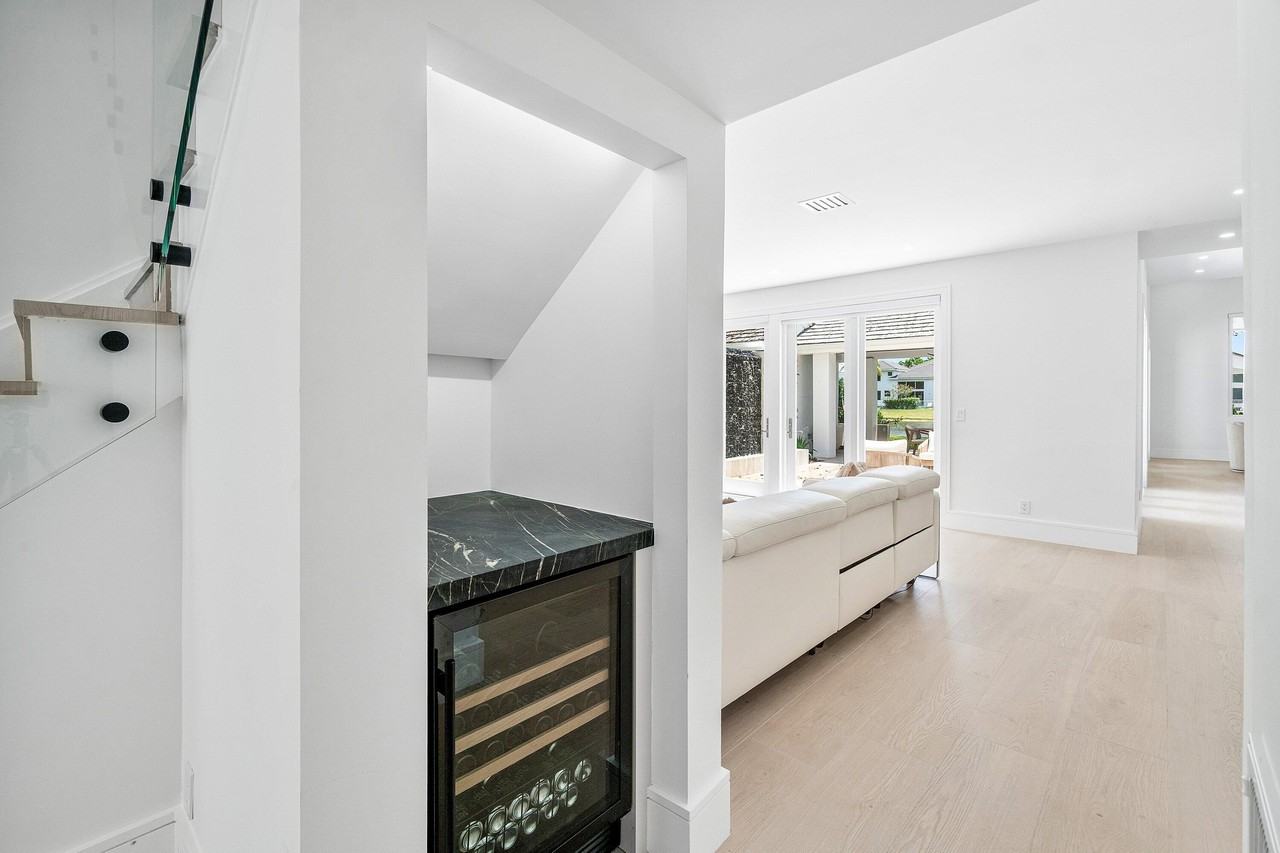 5768 Nw 39th Ave - Photo 7 of 49