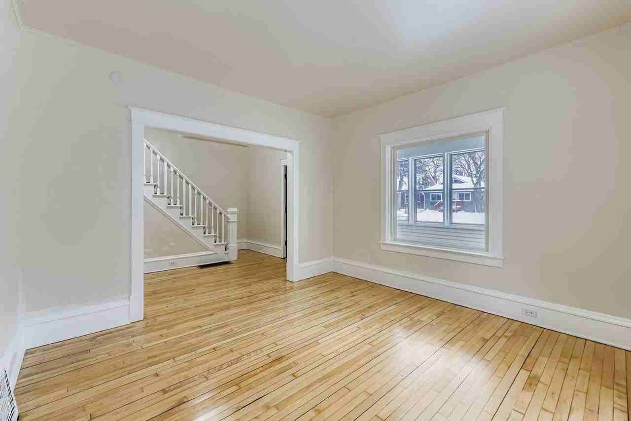 3507 Newton Ave N - Photo 5 of 25