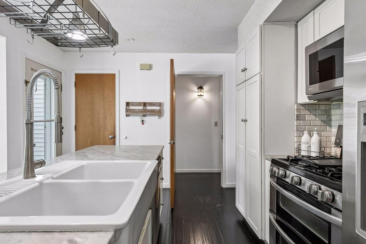925 Dartmouth Ave Se - Photo 4 of 14