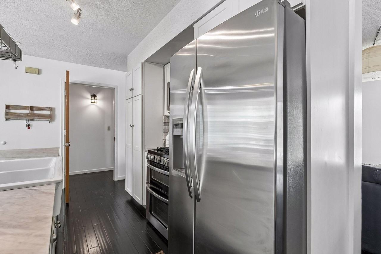 925 Dartmouth Ave Se - Photo 5 of 14
