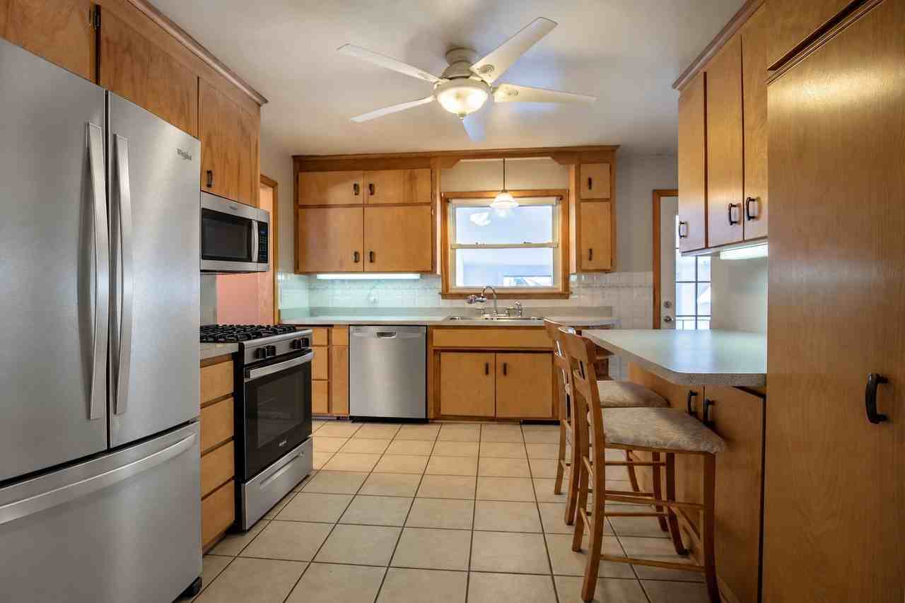 616 3rd Ave Ne - Photo 3 of 29