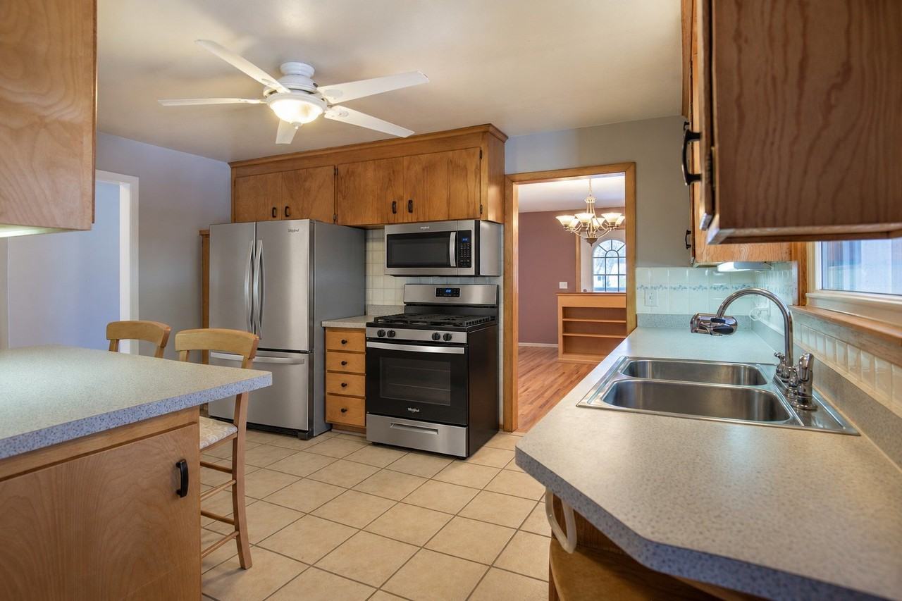 616 3rd Ave Ne - Photo 4 of 29