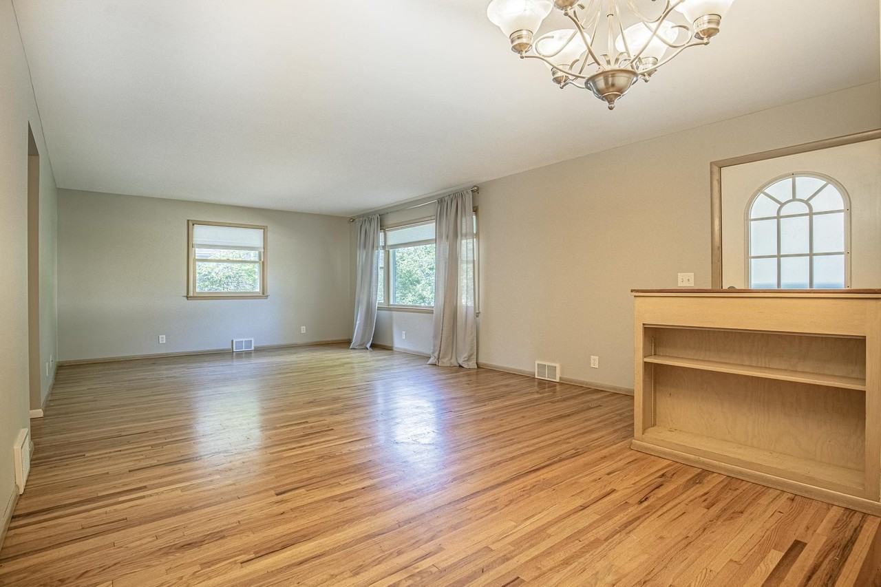616 3rd Ave Ne - Photo 7 of 29
