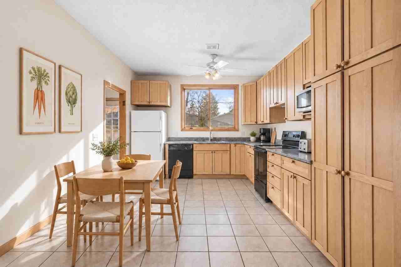 1012 Burgess St - Photo 2 of 30