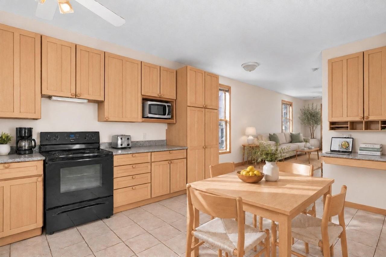 1012 Burgess St - Photo 3 of 30