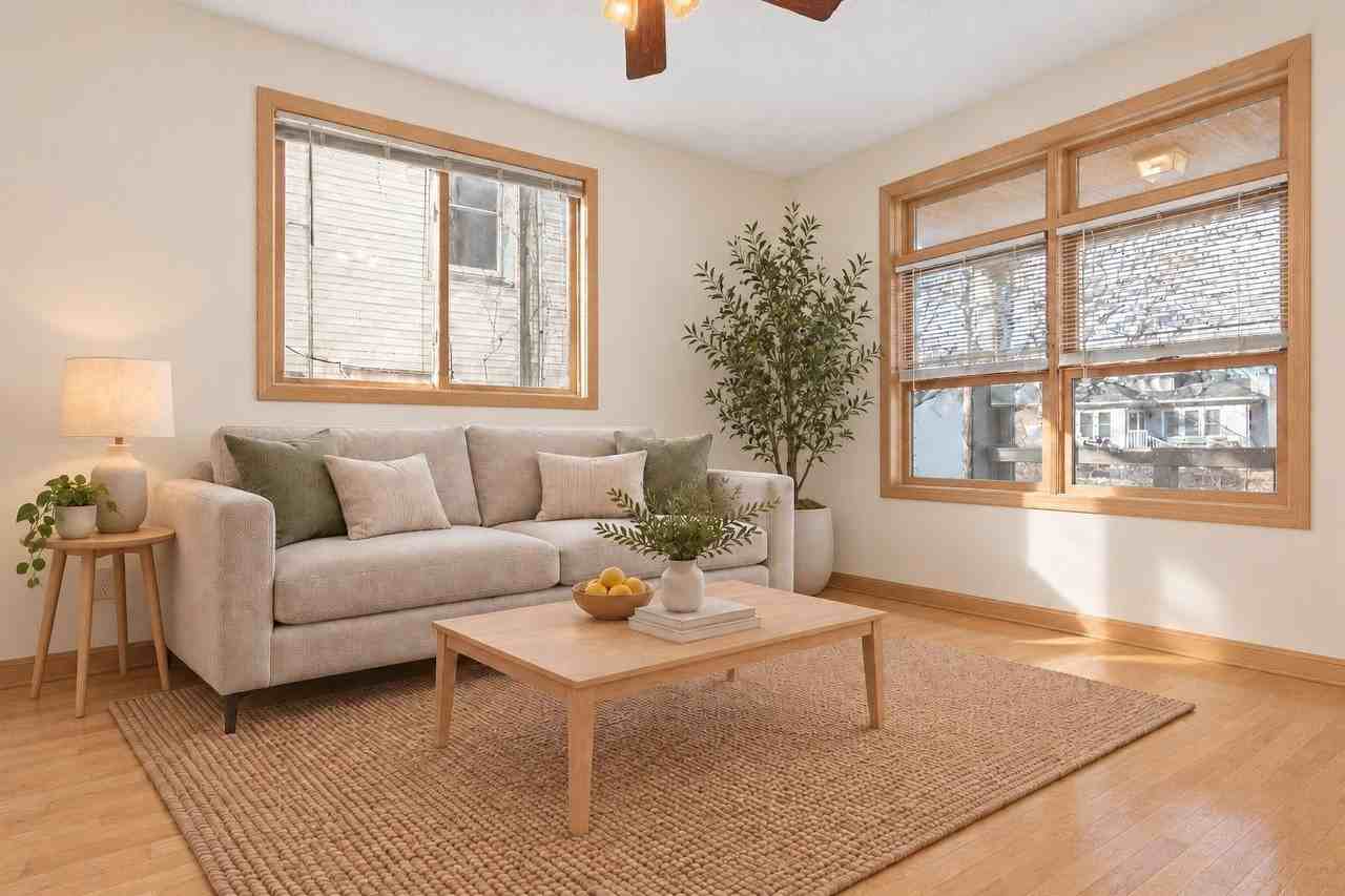 1012 Burgess St - Photo 4 of 30