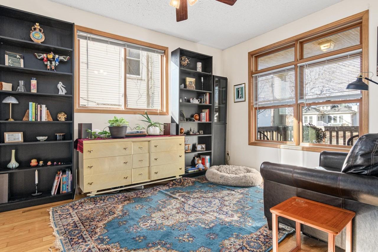 1012 Burgess St - Photo 7 of 30