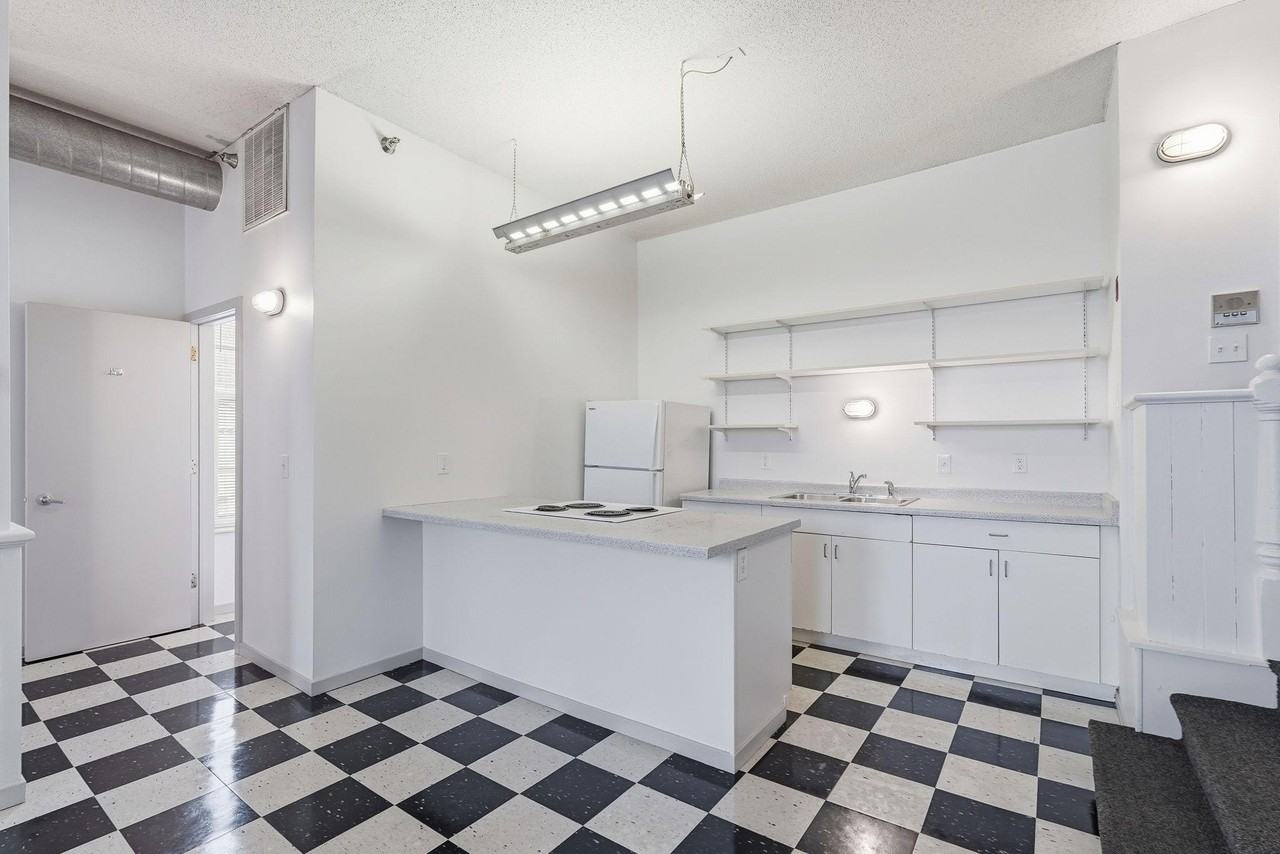 210 E Hennepin Ave #205 - Photo 4 of 24