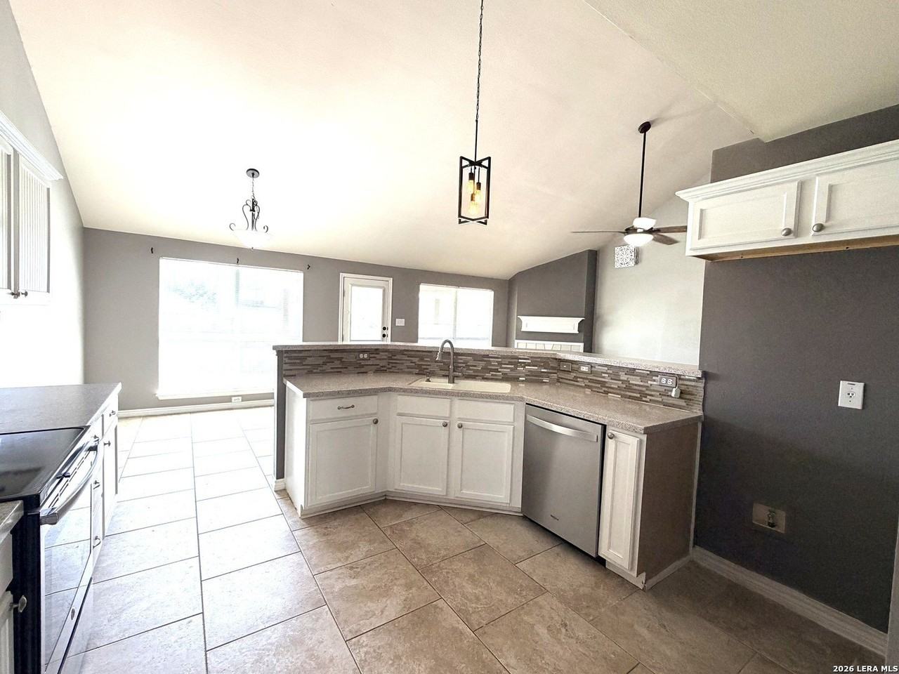 2546 Woodland Village Pl - Photo 6 of 27