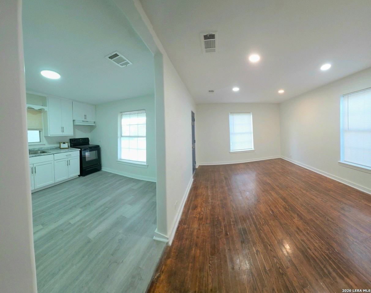 610 El Monte Blvd - Photo 4 of 18