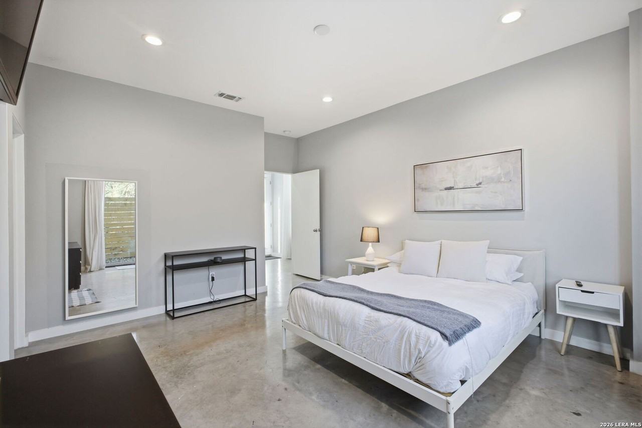 422 Hays St - Photo 3 of 25