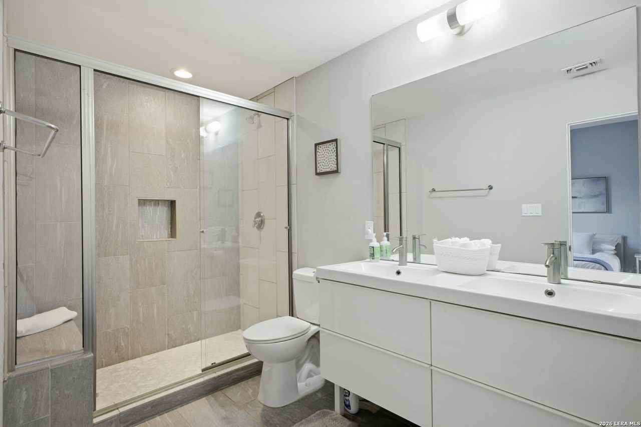 422 Hays St - Photo 4 of 25