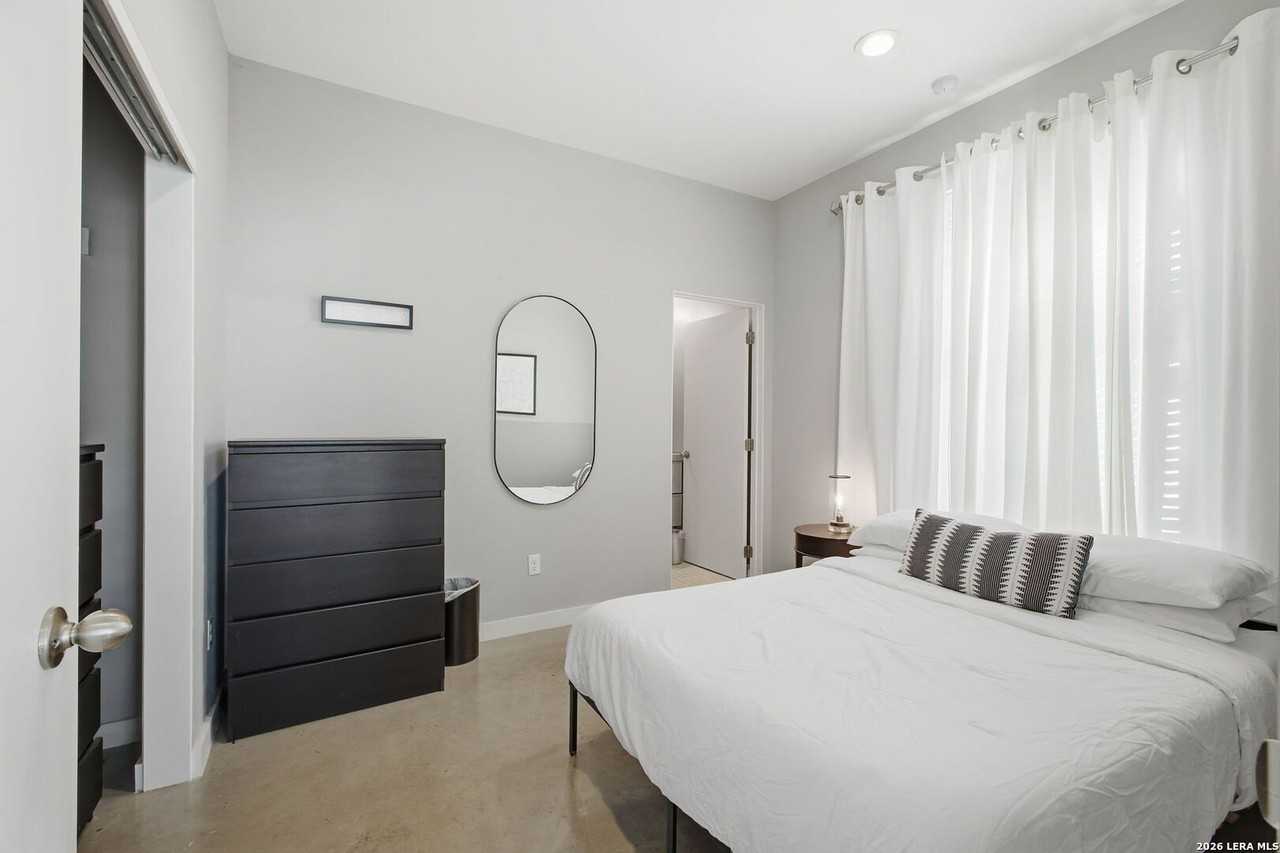 422 Hays St - Photo 6 of 25