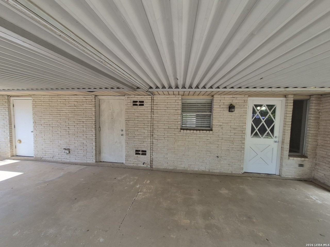 2718 Dennler Dr - Photo 2 of 37