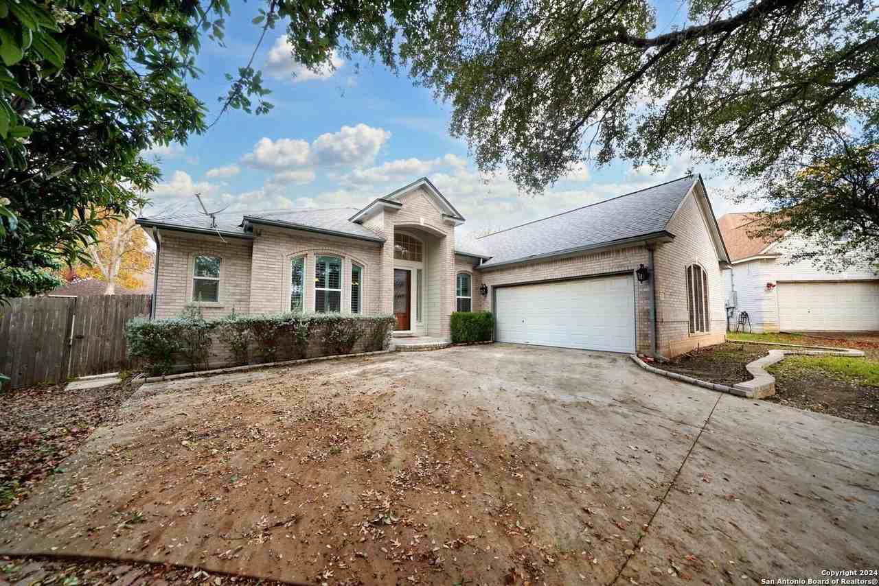 213 Doral Ct - Photo 3 of 37