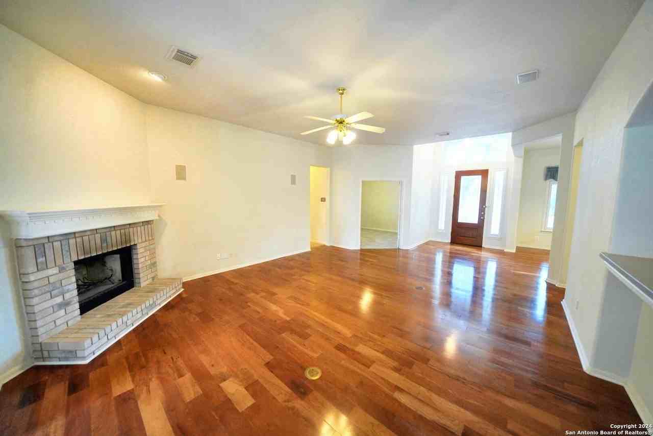 213 Doral Ct - Photo 6 of 37