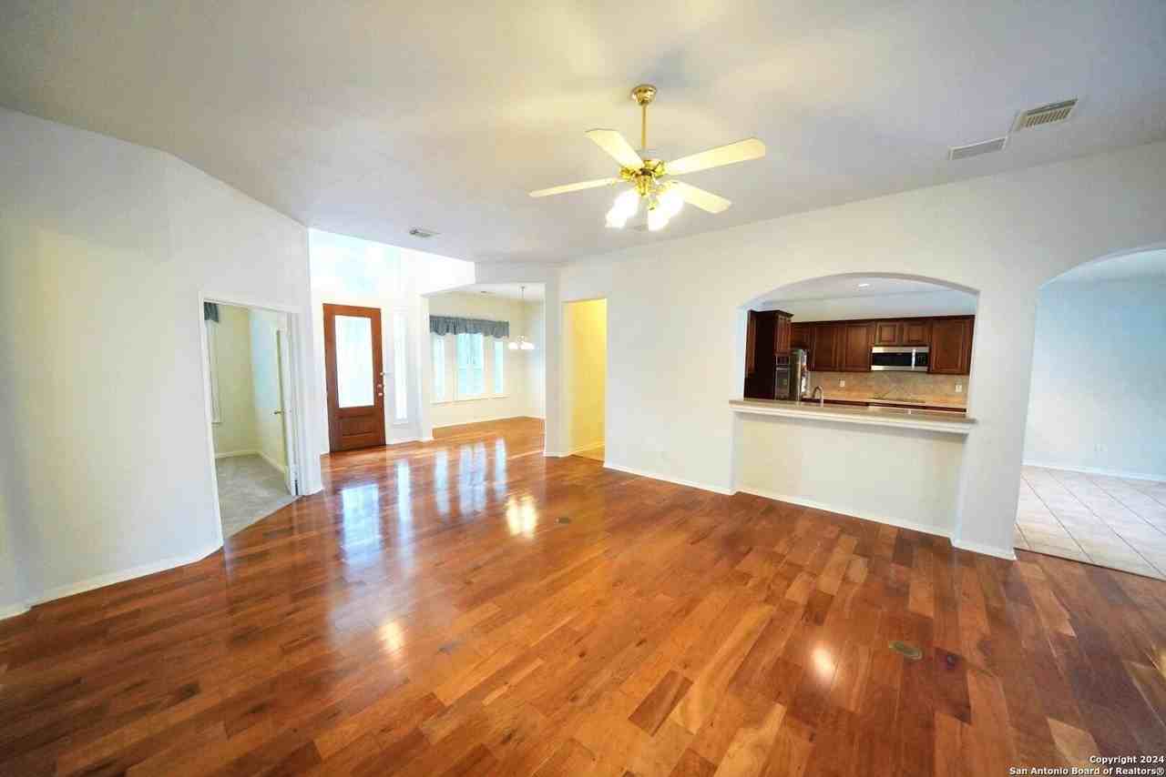 213 Doral Ct - Photo 7 of 37