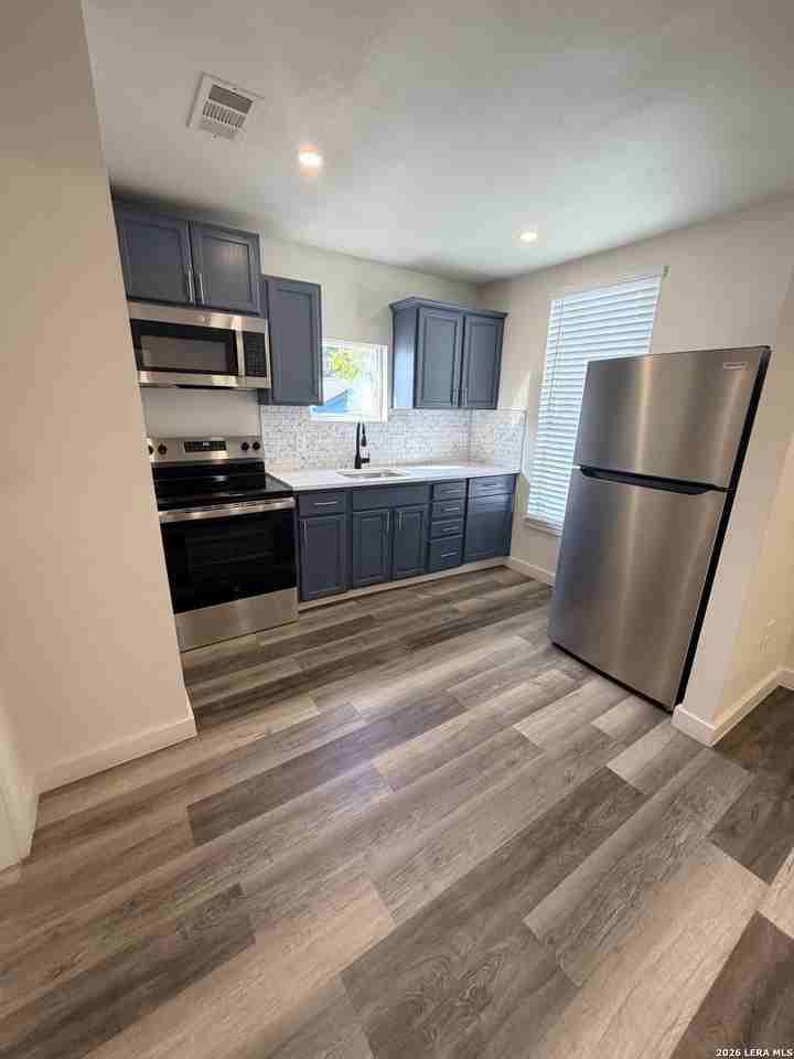 108 Beatrice Ave #201 - Photo 3 of 6