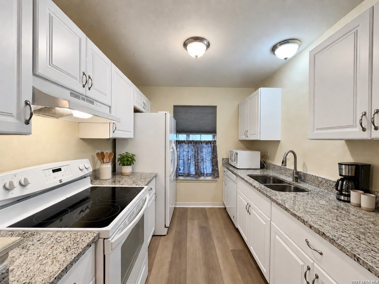 12108 Stoney Spur - Photo 4 of 50