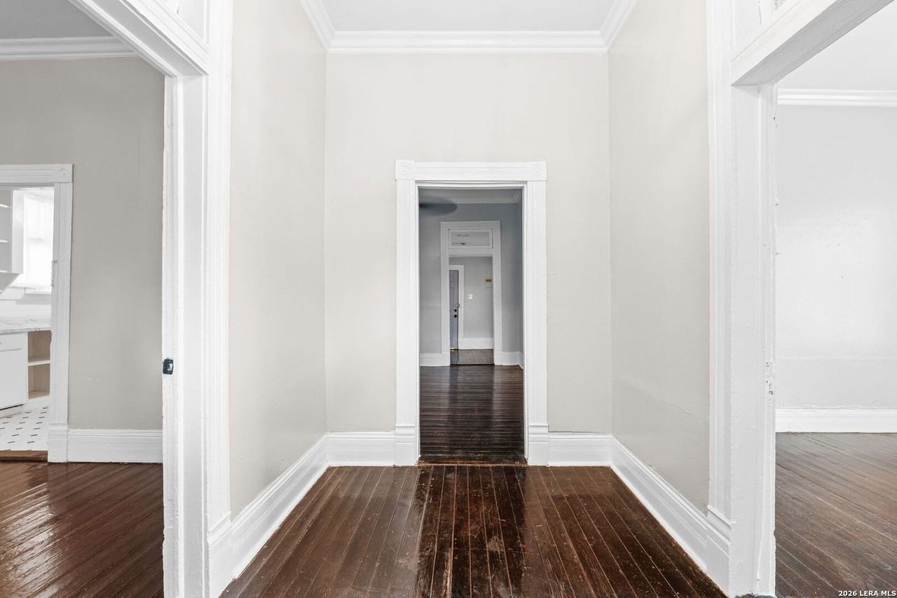 121 Daniel St - Photo 4 of 19