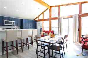 featured image of 805 W 7th Ave