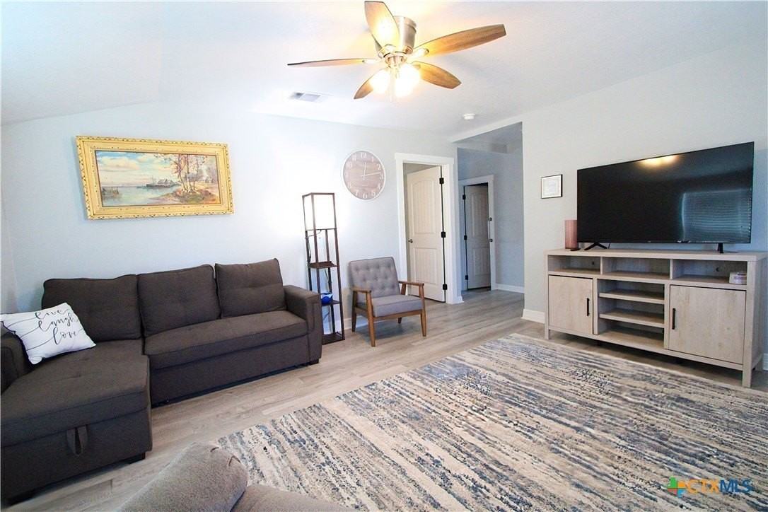 805 W 7th Ave - Photo 6 of 14