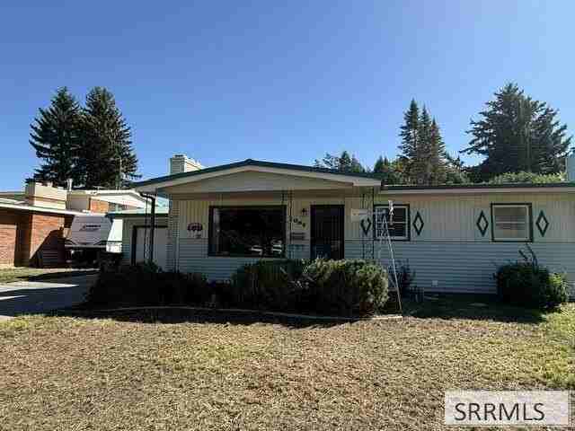 1005 Orlin Dr - Photo 2 of 37