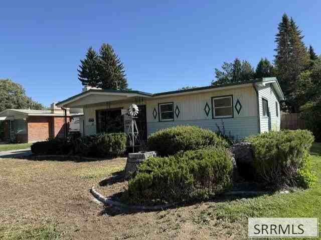 1005 Orlin Dr - Photo 4 of 37