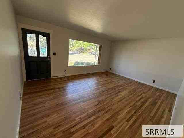 1005 Orlin Dr - Photo 6 of 37