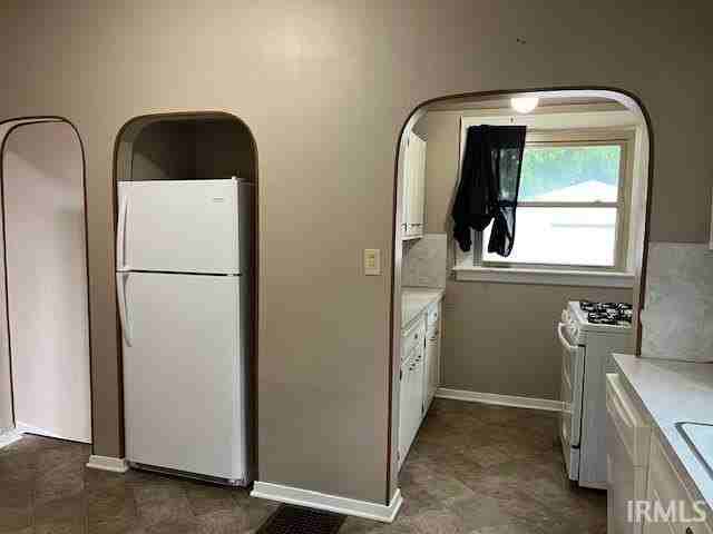 210 S Weinbach Ave - Photo 4 of 10