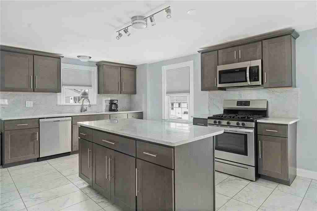 45 Hazelwood Ave - Photo 6 of 20