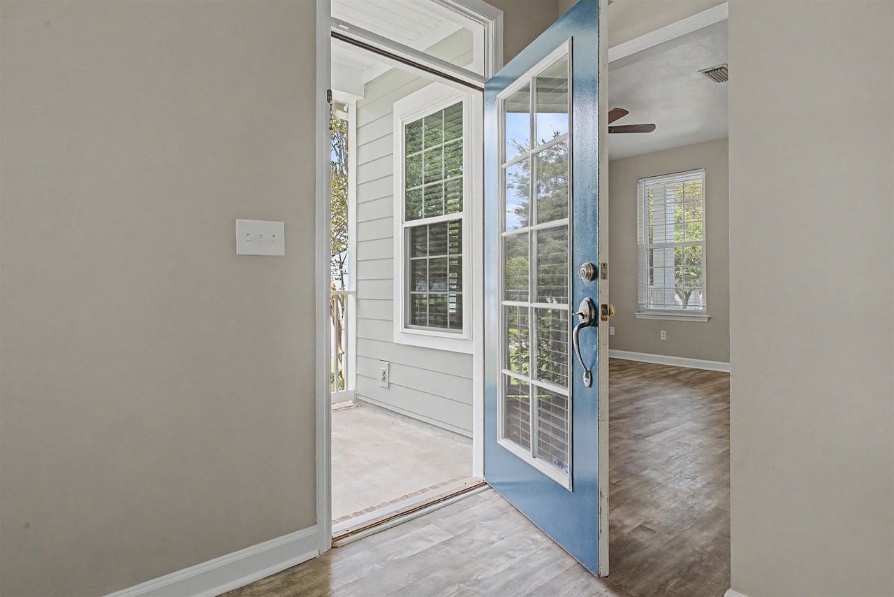 3977 Four Oaks Blvd - Photo 3 of 46