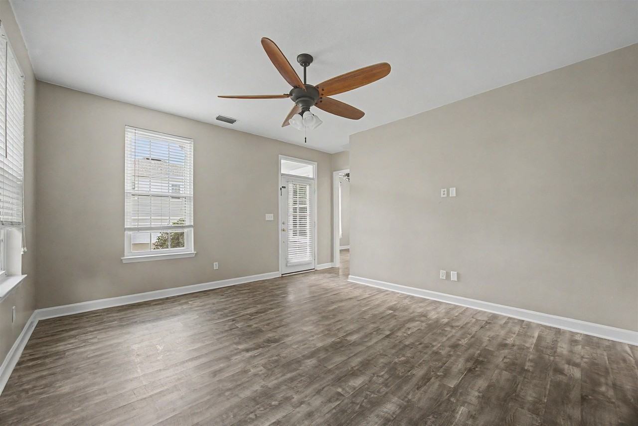 3977 Four Oaks Blvd - Photo 6 of 46