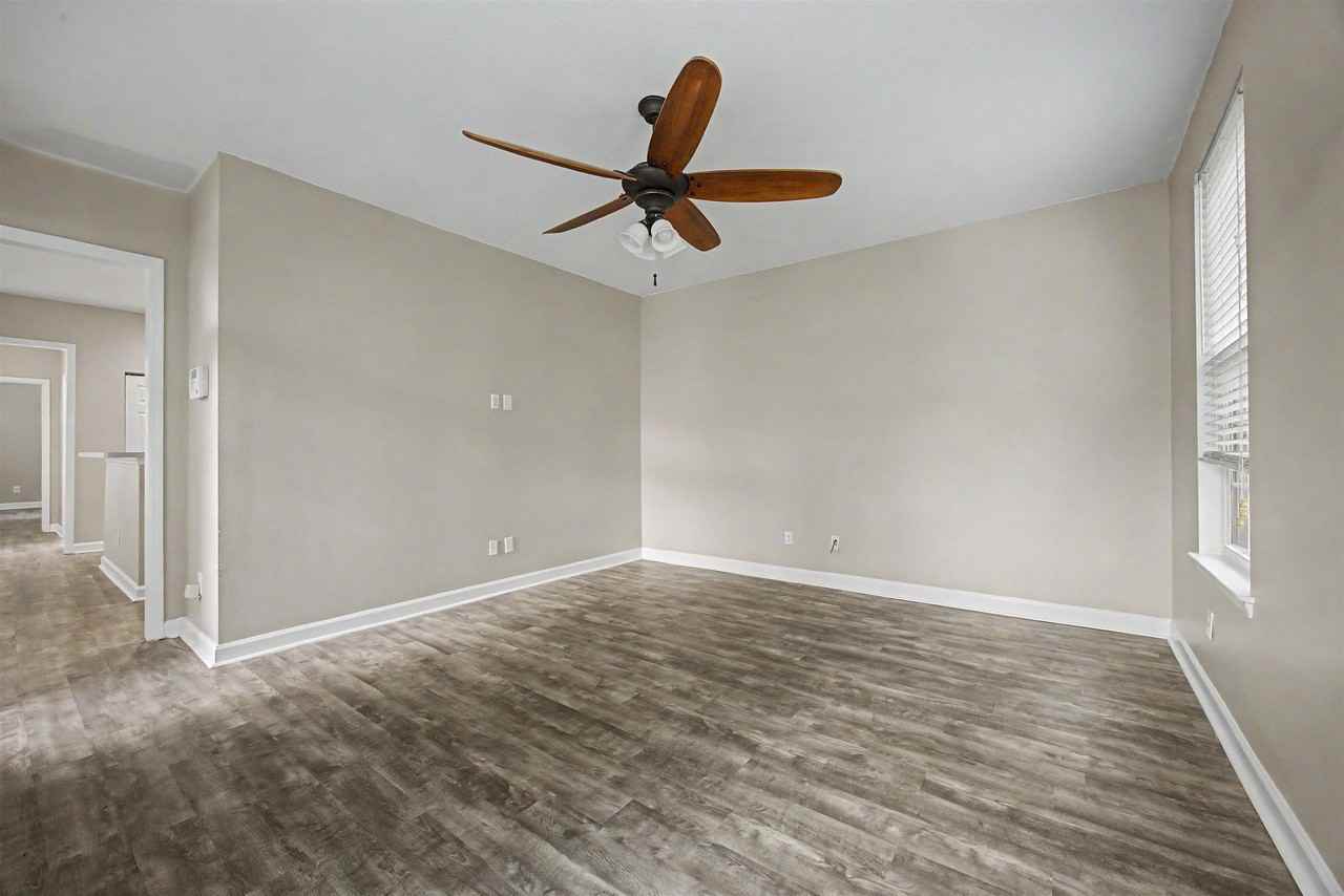 3977 Four Oaks Blvd - Photo 7 of 46