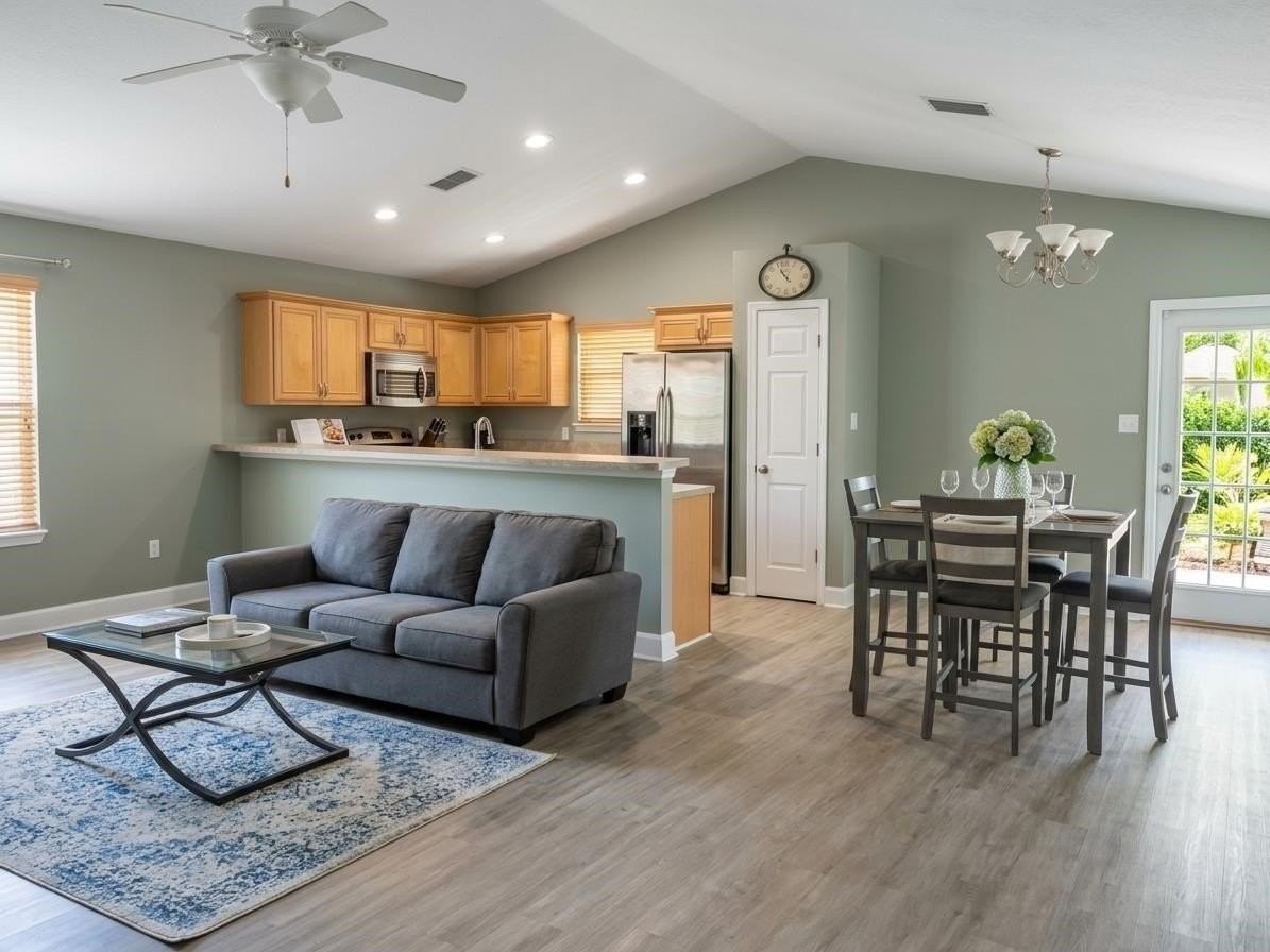 814 Brooke Manor Dr - Photo 3 of 8