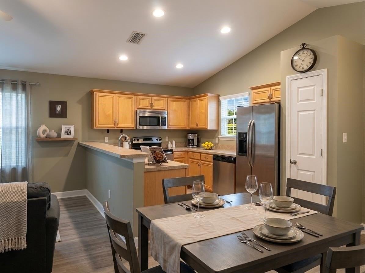 814 Brooke Manor Dr - Photo 4 of 8
