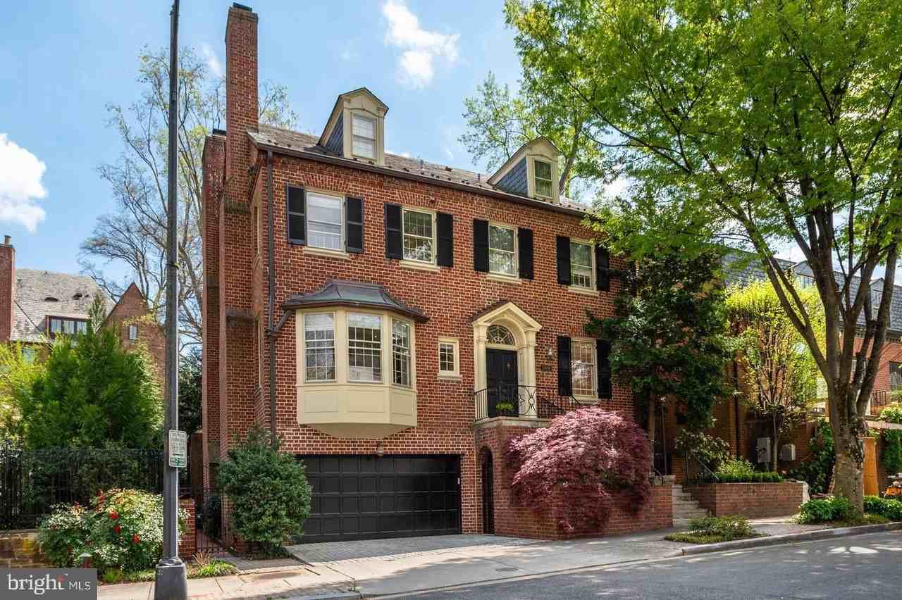 2468 Belmont Rd Nw - Photo 4 of 49