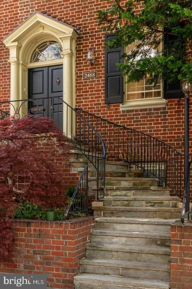 2468 Belmont Rd Nw - Photo 5 of 49