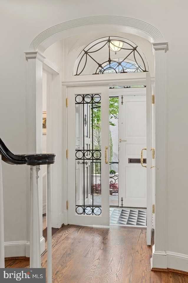 2468 Belmont Rd Nw - Photo 6 of 49
