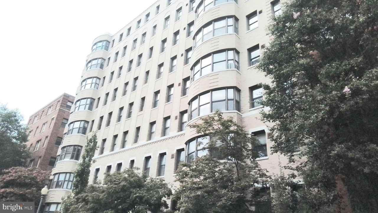 2515 K St Nw #603 - Photo 2 of 32